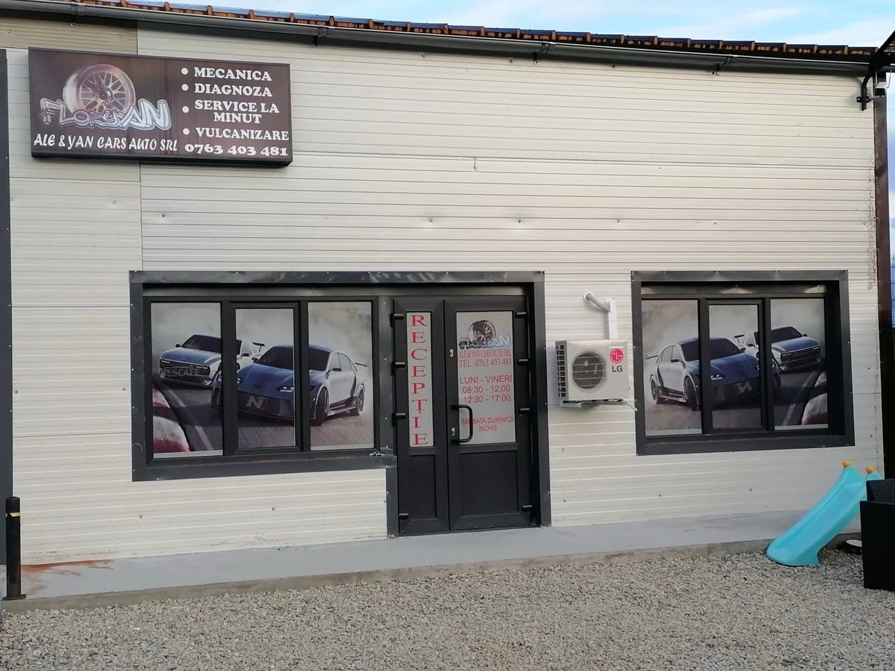 Interiorul unui atelier auto modern